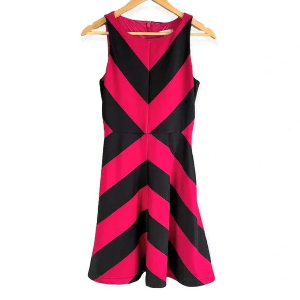 New York & Company Stretch Sleeveless Chevron Dress XS